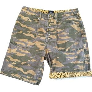 URBAN OUTFITTERS Camo Shorts with animal print cuff Size 27”